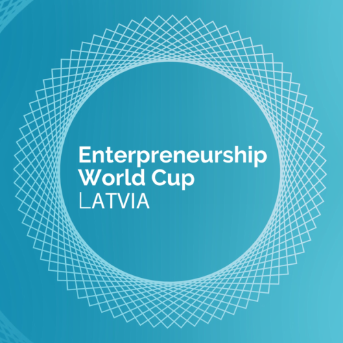 Balts grafiks aplis uz zila fona ar uzrakstu Pasaules Uzņēmējdarbības kauss angļu valodā.