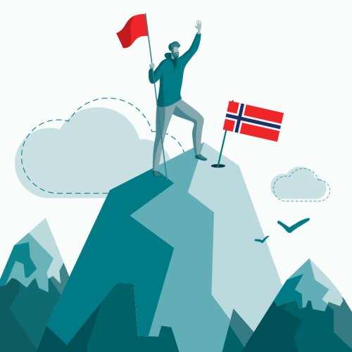 cilvēks uzkāpis kalna virsotnē, kurā iesprausts Norvēģijas karogs, rokās pacēlis sarkanu karogu
