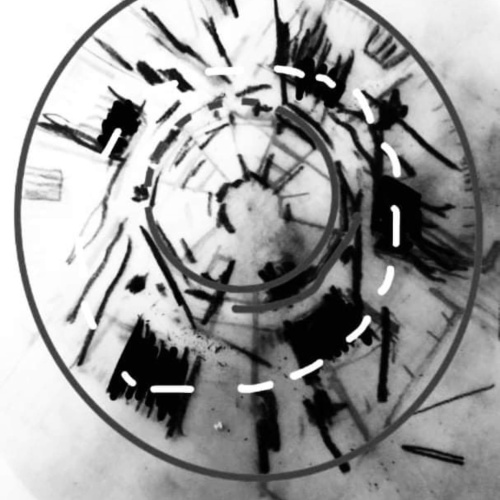 Melnbalts konceptuāls zīmējums ar apļveida struktūru un dinamiskām līnijām, kas atspoguļo  muzeja rekonstrukcijas ideju un vēsturiskās atmiņas interpretāciju telpā.