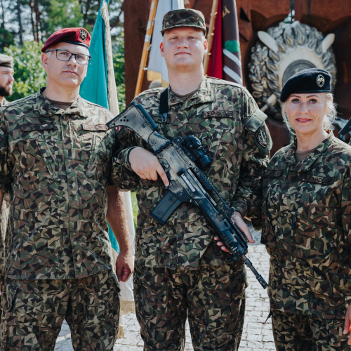 Visaptvero&scaron;a valsts aizsardzība. Valsts aizsardzības dienests. Nacionālie bruņotie spēki.