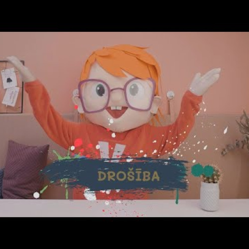 Attēlā aplikācijas tehnikā veidots zēns ar gai&scaron;iem matiem, brillēm, oranžu kreklu. Viņ&scaron; smaida un ir pacēlis rokas. Uz attēla uzraksts "Dro&scaron;ība".