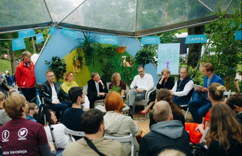 "Politiskā arēna" LAMPĀ: saruna ar politiķiem, neslēpjoties aiz glancētiem plakātiem