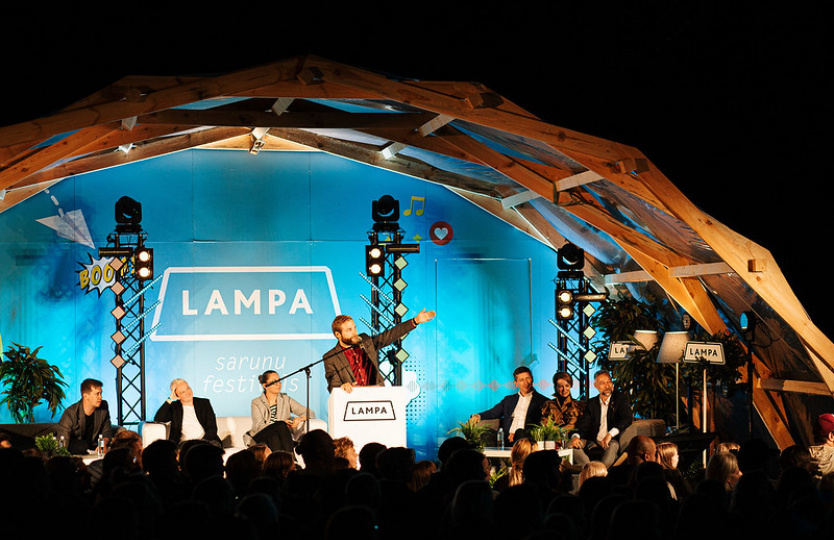 Ar karstu &ldquo;Politiķu cepienu&rdquo; noslēdzies septītais Sarunu festivāls LAMPA 