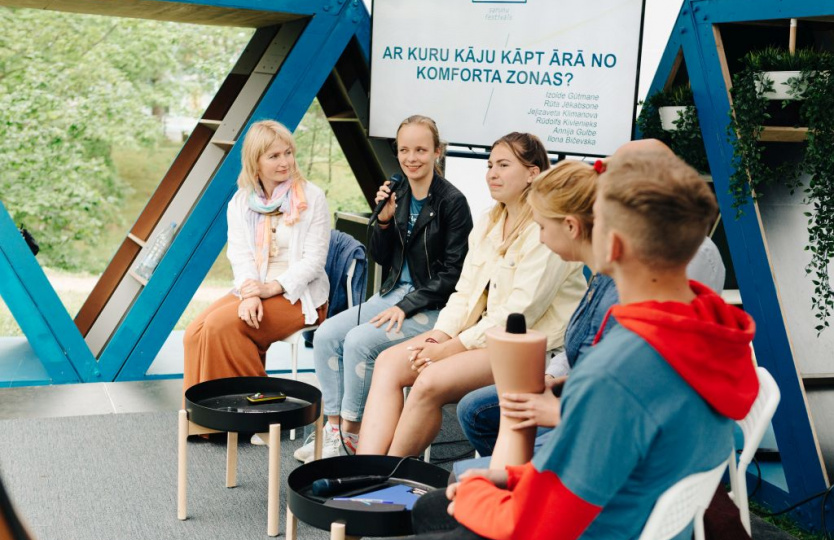 Izglābt pasauli un dzīvot laimīgi: LAMPA piedāvā vērtīgas sarunas jaunie&scaron;iem