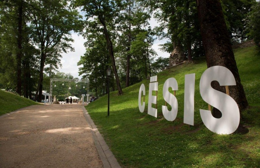 FESTIVĀLA PIRMAIS IESILDO&Scaron;AIS PASĀKUMS: KAS PADARA LATVIJU DRO&Scaron;U?